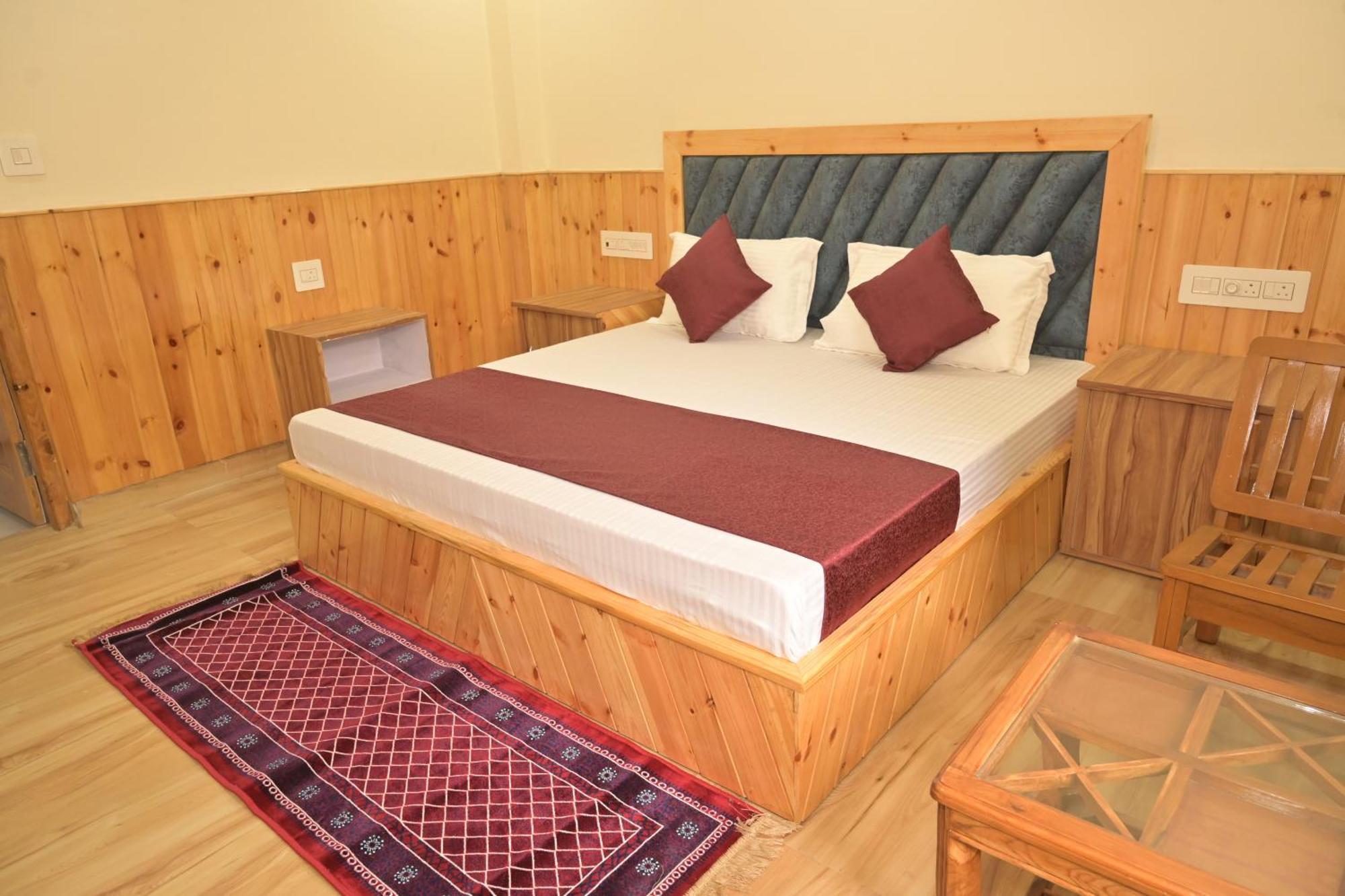 Hotel Royal Galaxy Tirthan Banjar Bagian luar foto