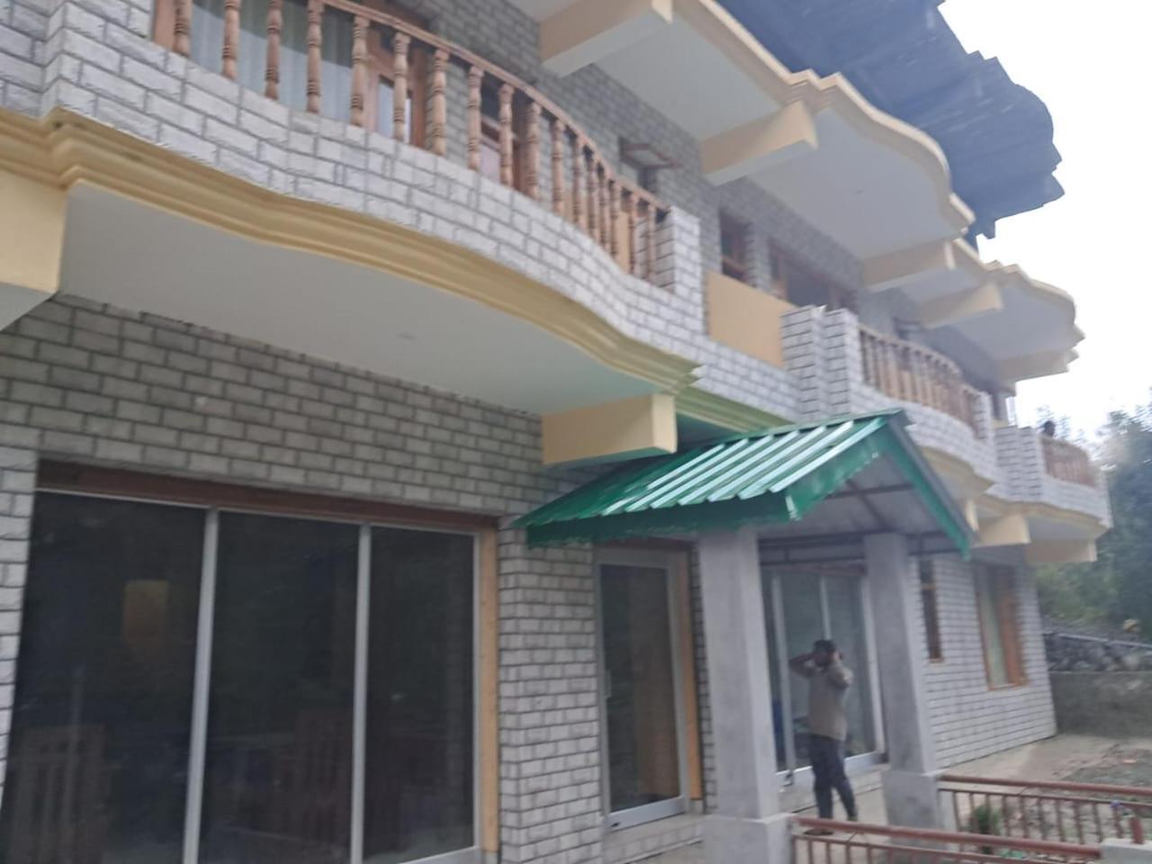 Hotel Royal Galaxy Tirthan Banjar Bagian luar foto
