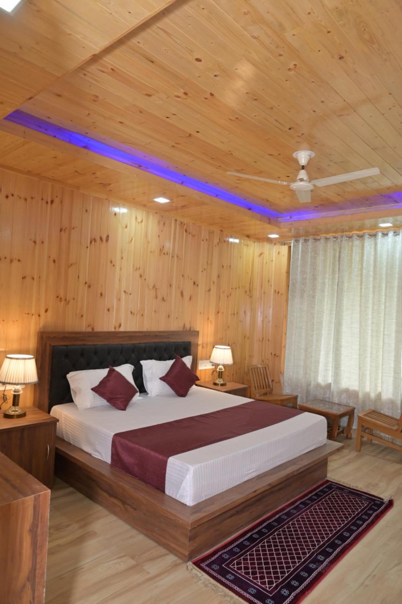 Hotel Royal Galaxy Tirthan Banjar Bagian luar foto
