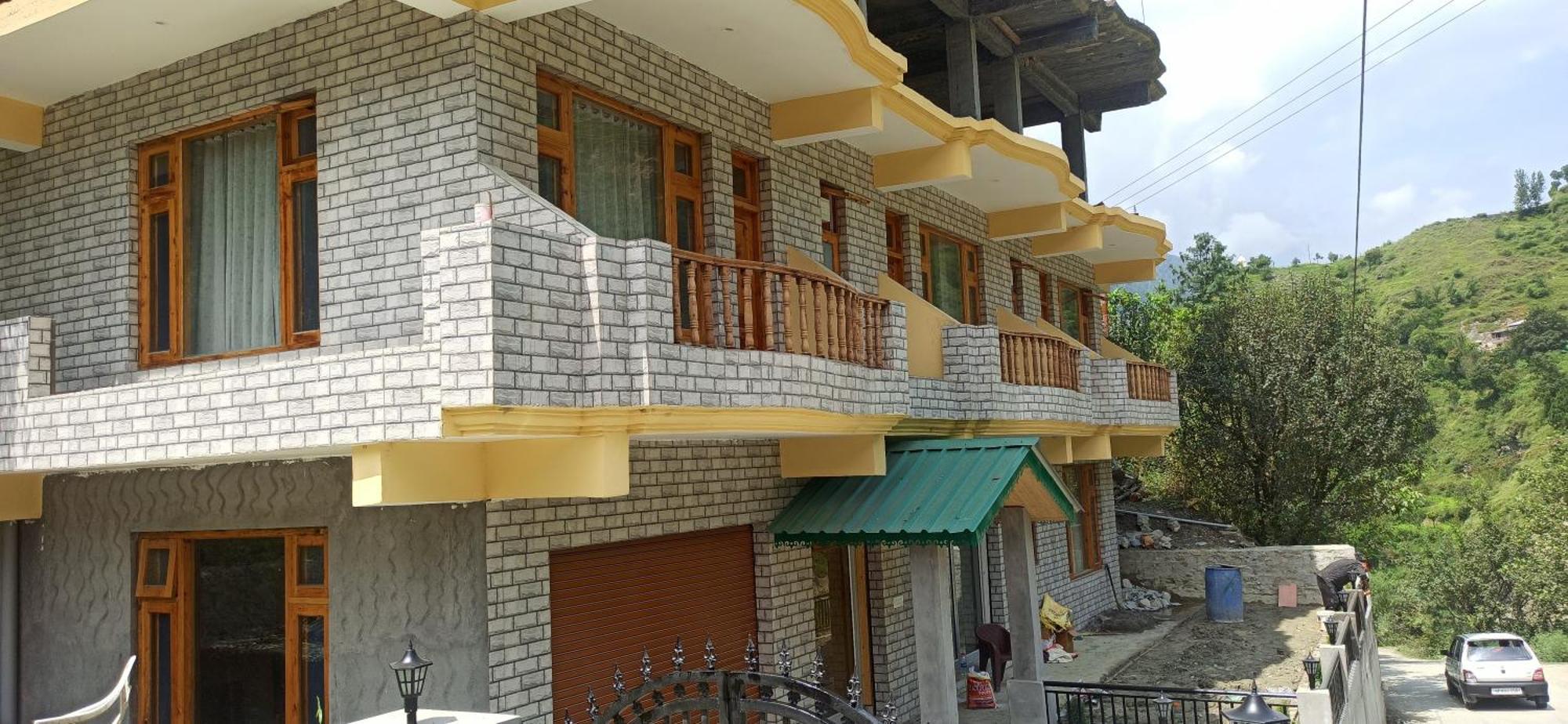 Hotel Royal Galaxy Tirthan Banjar Bagian luar foto