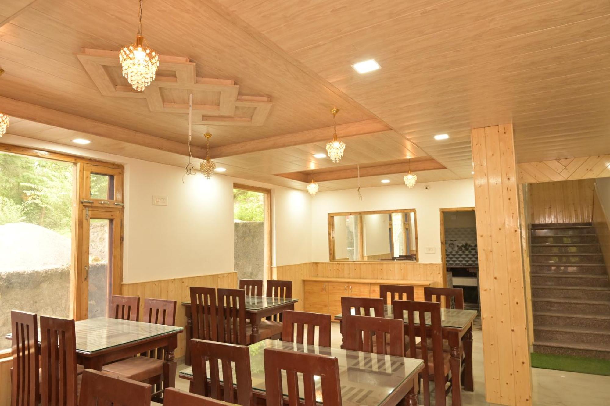 Hotel Royal Galaxy Tirthan Banjar Bagian luar foto