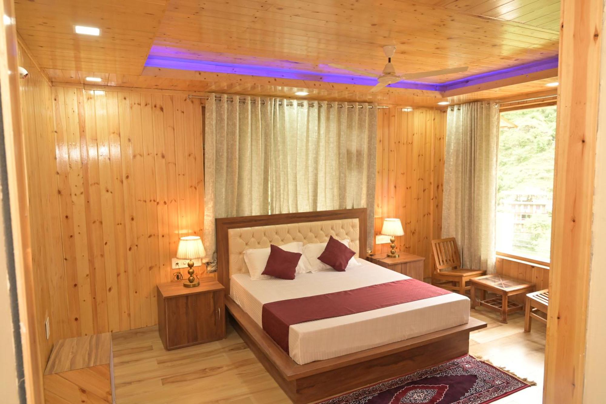 Hotel Royal Galaxy Tirthan Banjar Bagian luar foto