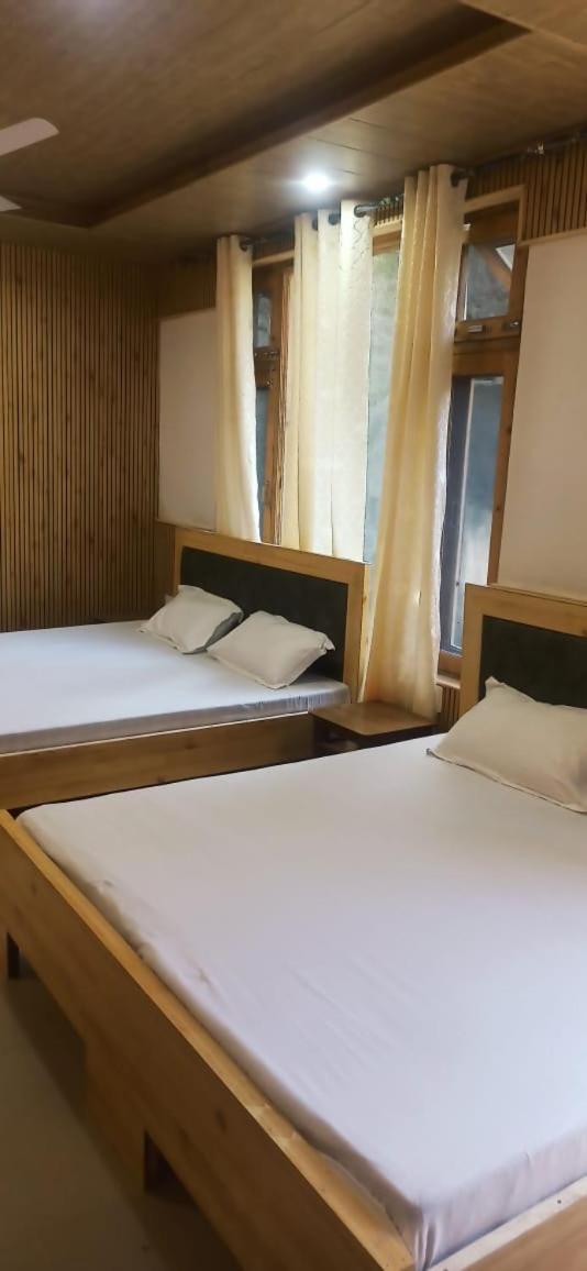 Hotel Royal Galaxy Tirthan Banjar Bagian luar foto